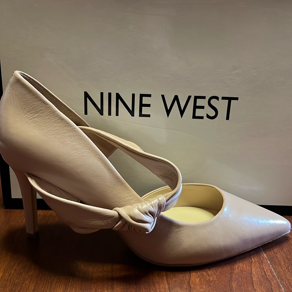 Women’s 9 west heels perfect condition never worn